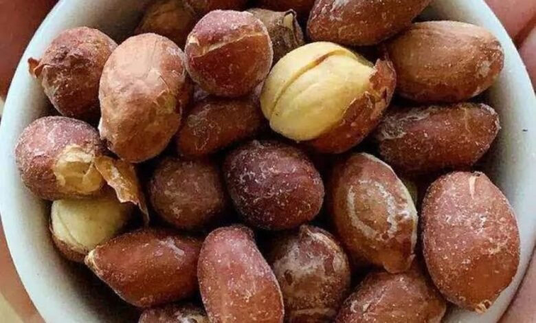 Amendoim torrado no forno elétrico - Snack delicioso e fácil de fazer com muita crocância