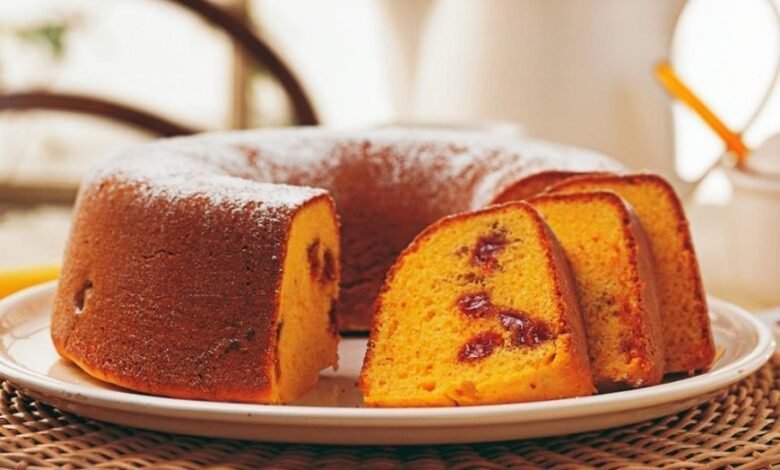 Bolo de fubá com goiabada que desmancha na boca